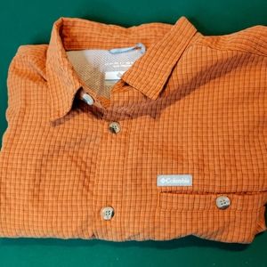 Columbia Orange Brown Omni Shad Button Up Men's M. In excellent used condition.